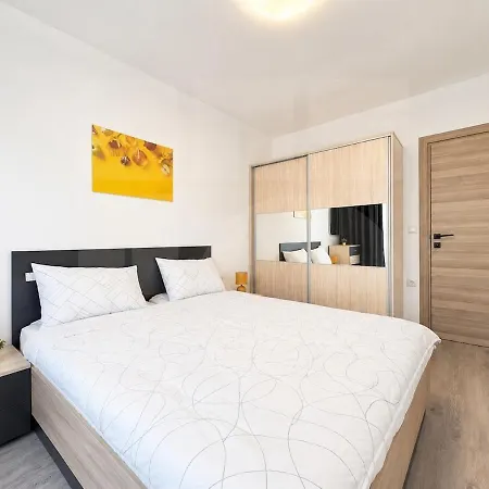 1br Golden Urban Hive With Parking Apartament